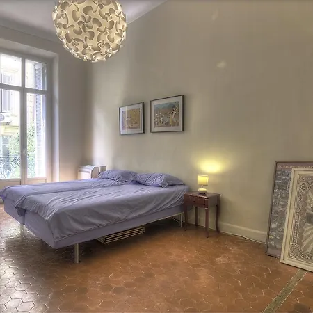 Livia Croisette Hoche 25h Appartement